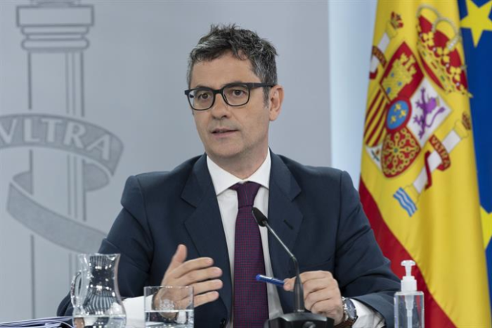 El ministro de la Presidencia, Relaciones con las Cortes y Memoria Democr&aacute;tica, F&eacute;lix Bola&ntilde;os, durante la rueda de prensa posterior al Consejo de Ministros