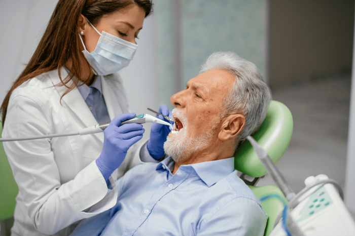 Dentista con paciente.