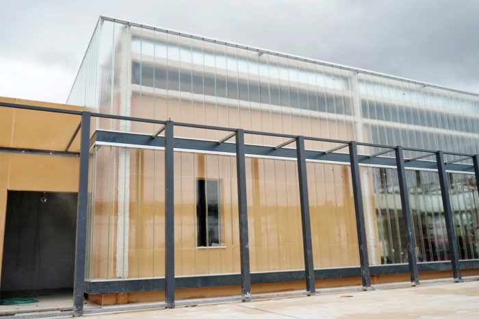 Cubierta de la fachada principal de la estación de Pinto La Tenería.